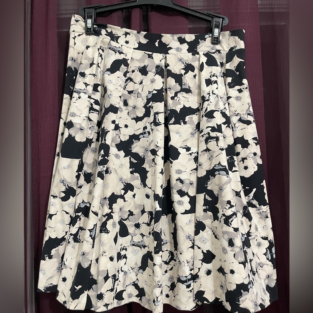 Cynthia Rowley Floral Skirt with Pockets- black white gray - Size Small